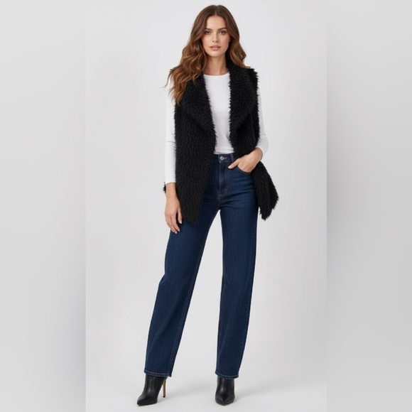 (#58)KENNETH BLAKE New York Faux Fur Teddy Vest - Picture 1 of 4